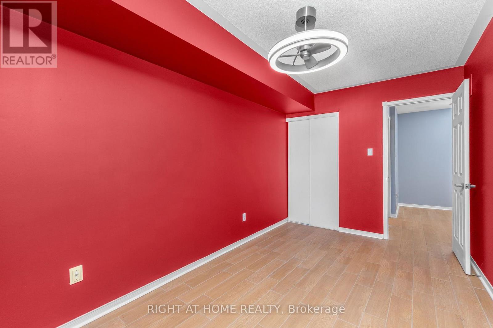 18 Clark Avenue West — photo 18