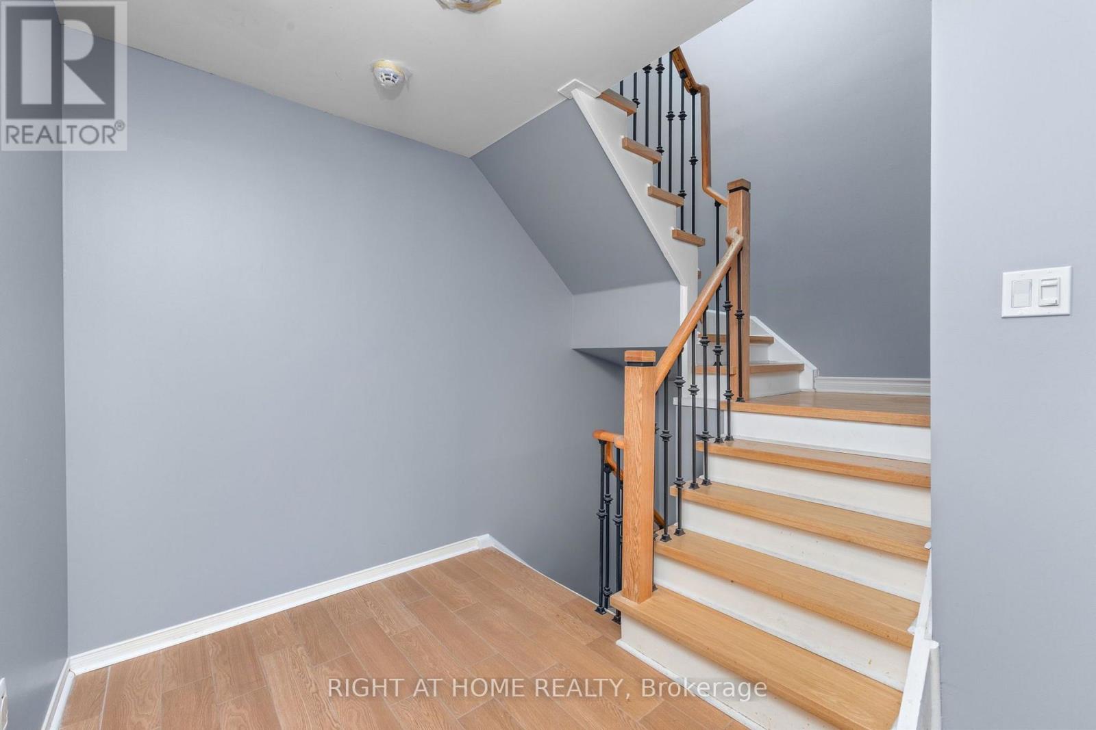 18 Clark Avenue West — photo 20
