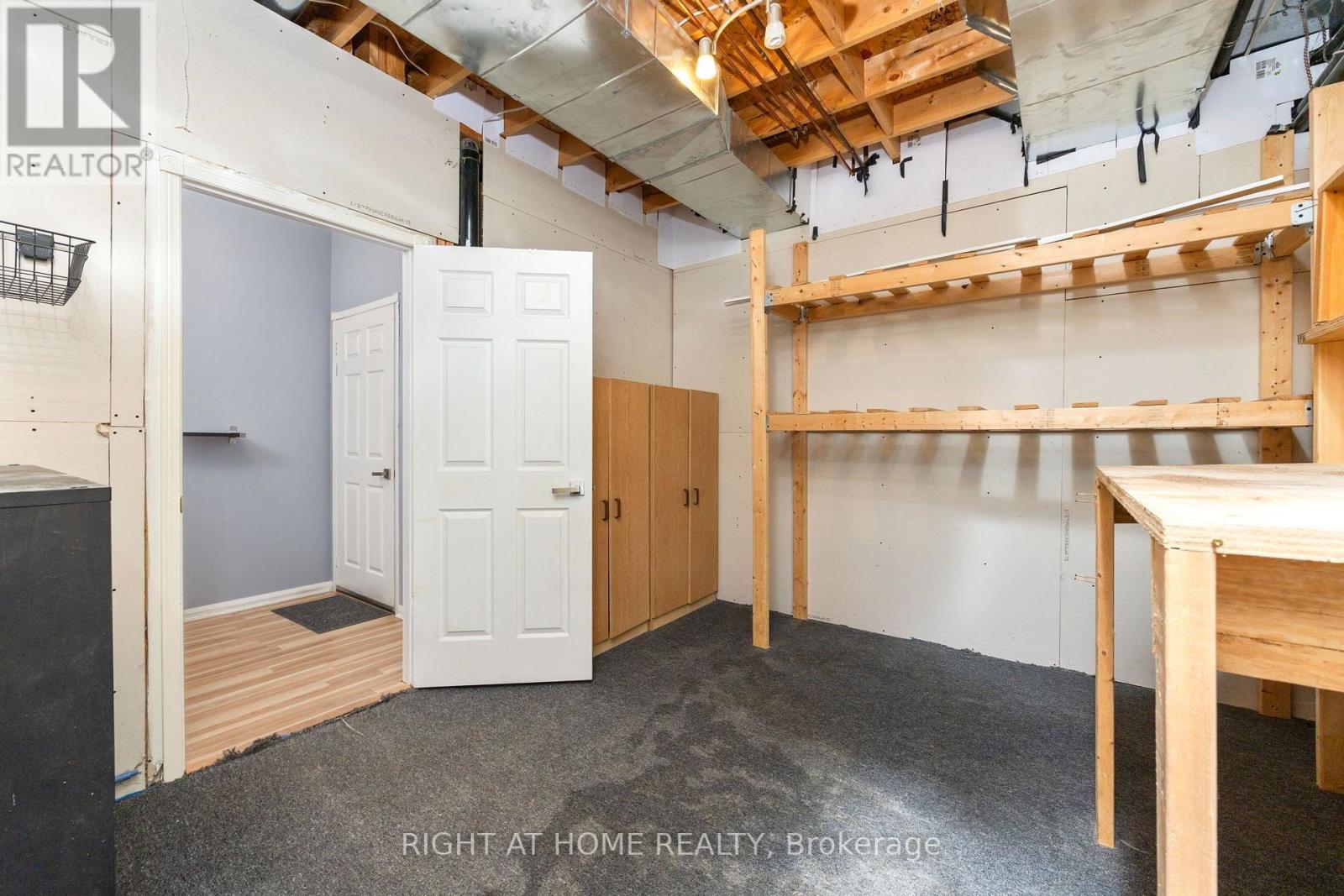 18 Clark Avenue West — photo 27