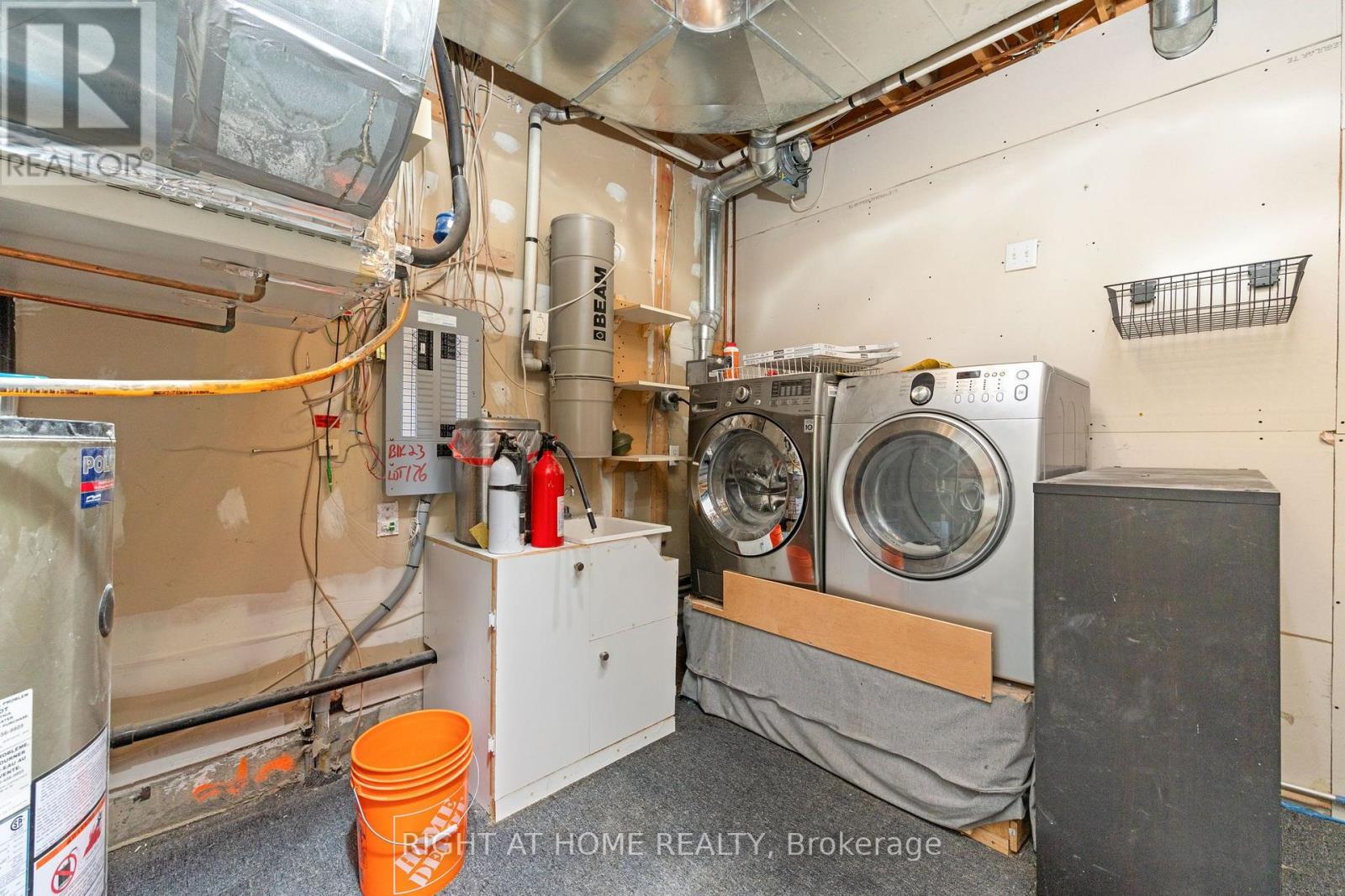18 Clark Avenue West — photo 28