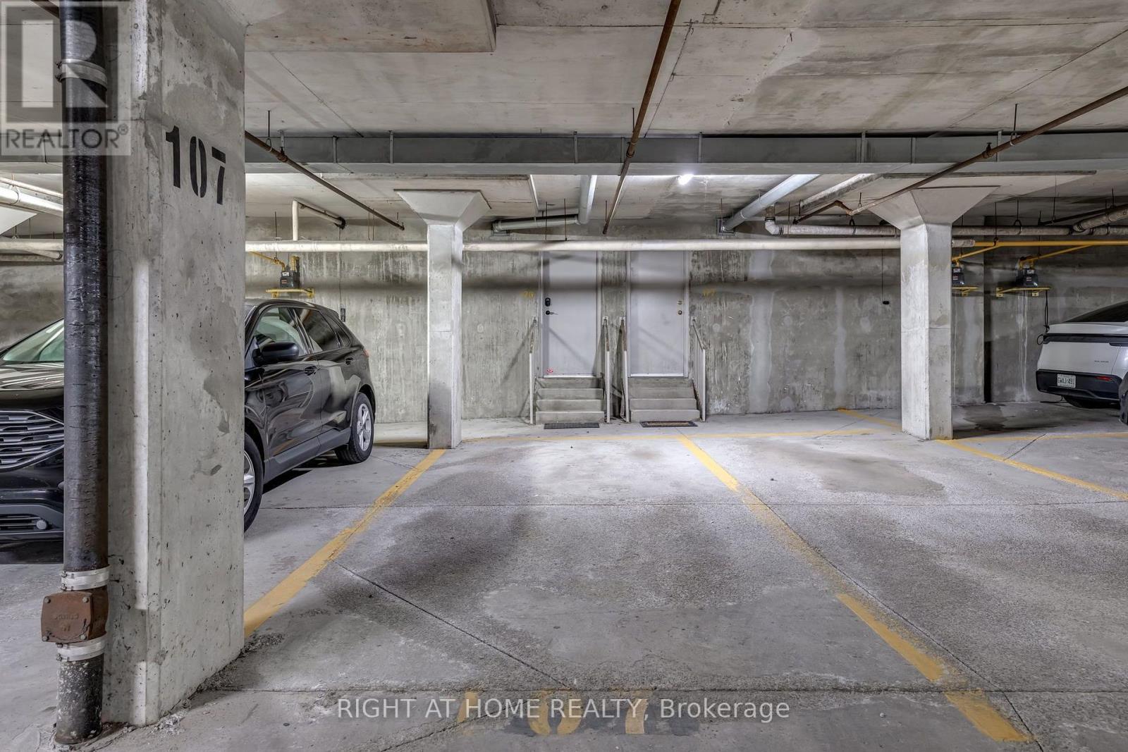 18 Clark Avenue West — photo 30