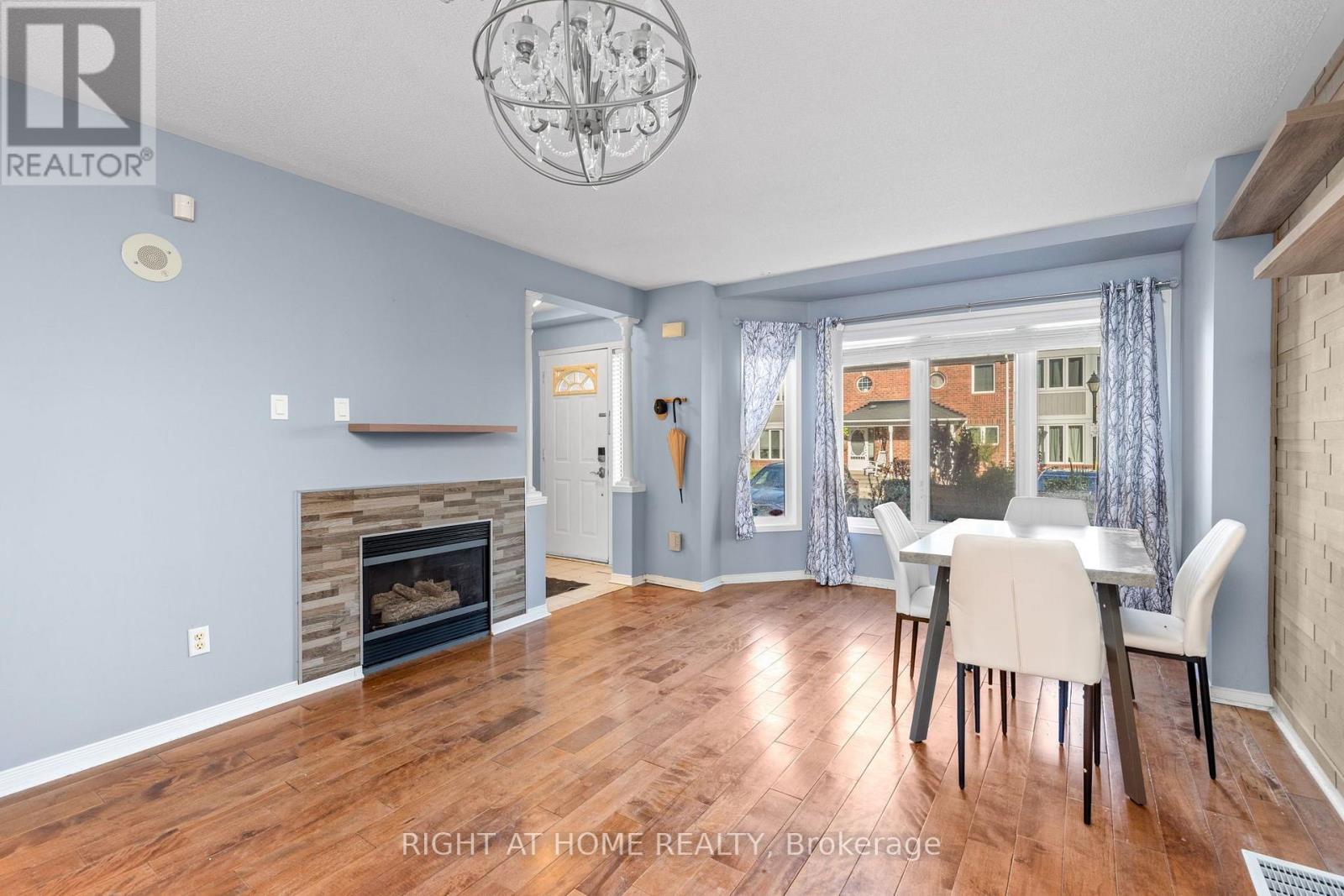 176 - 18 CLARK AVENUE W, Vaughan (Crestwood-Springfarm-Yorkhill) — photo 4