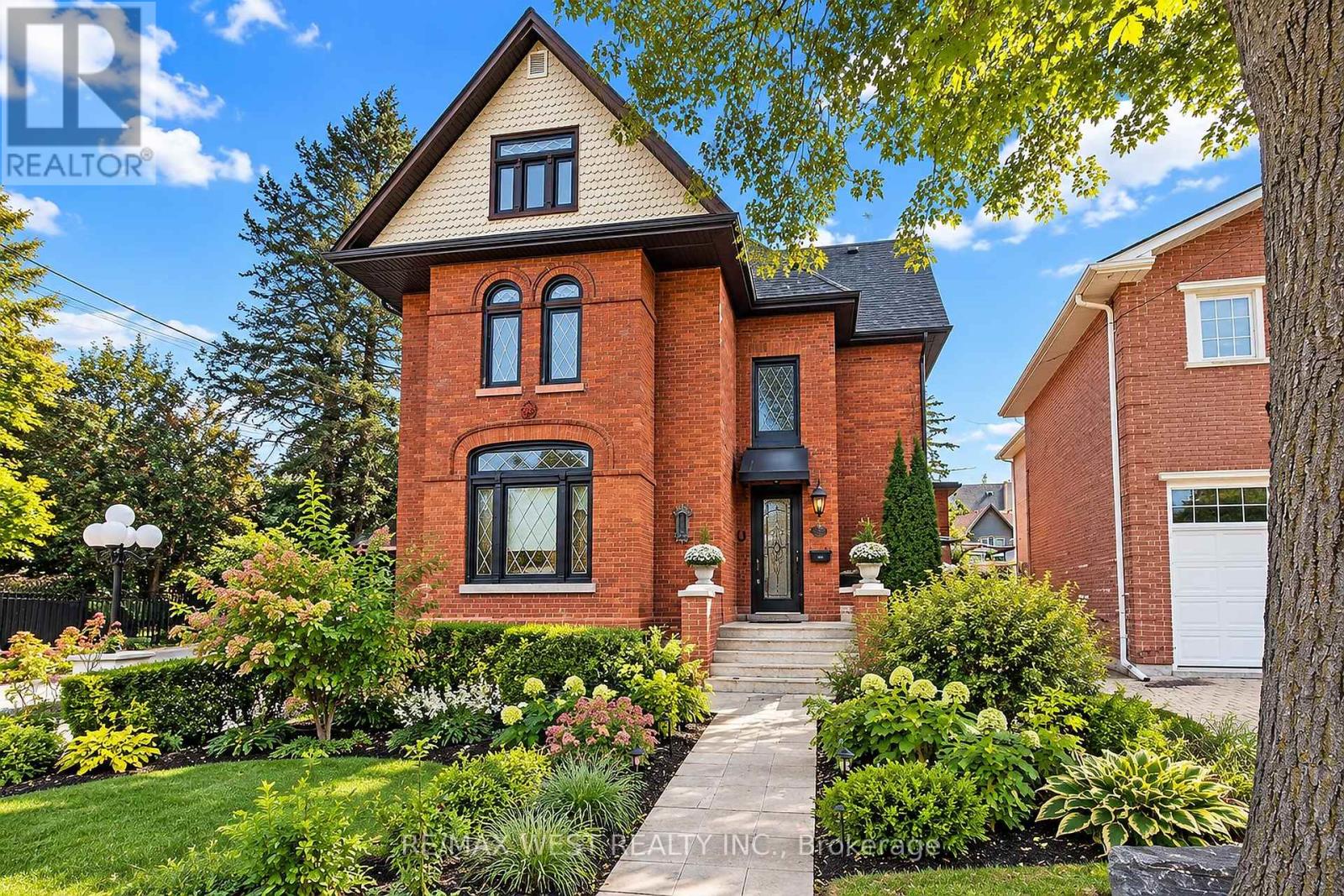 Photo of 117 Rosemount Avenue