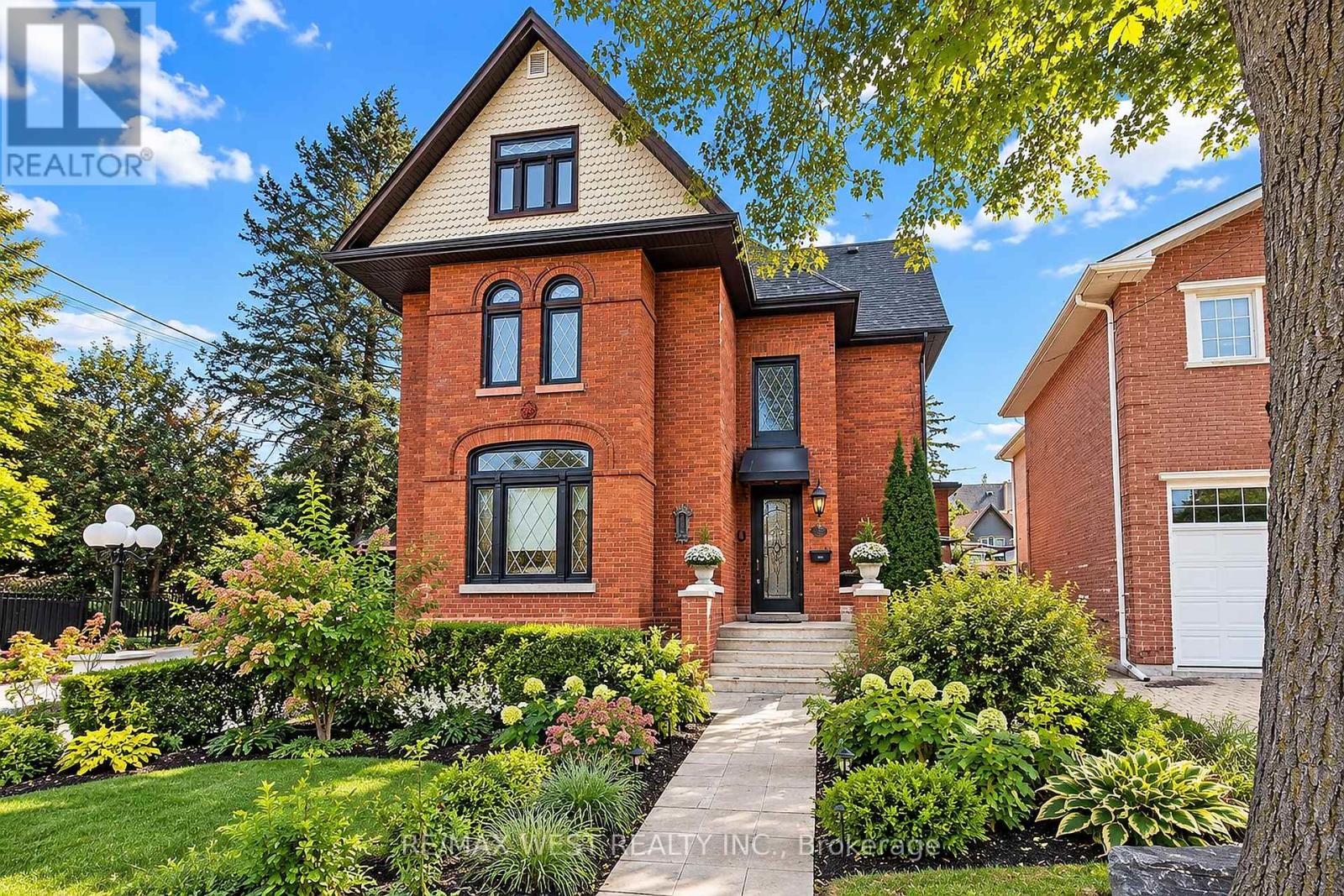 Photo of 117 Rosemount Avenue