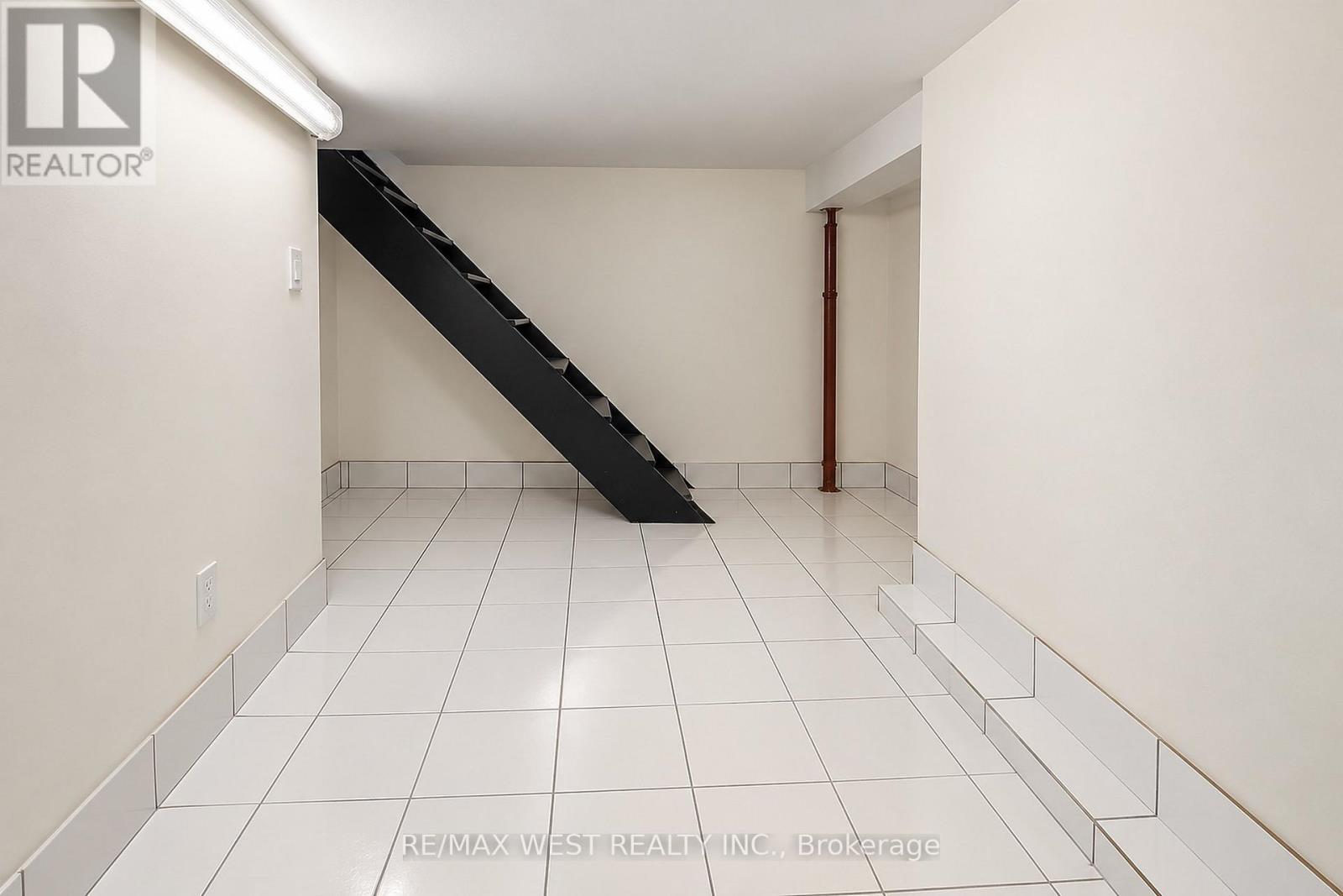BSMT - 117 ROSEMOUNT AVENUE, Toronto (Weston) — photo 3