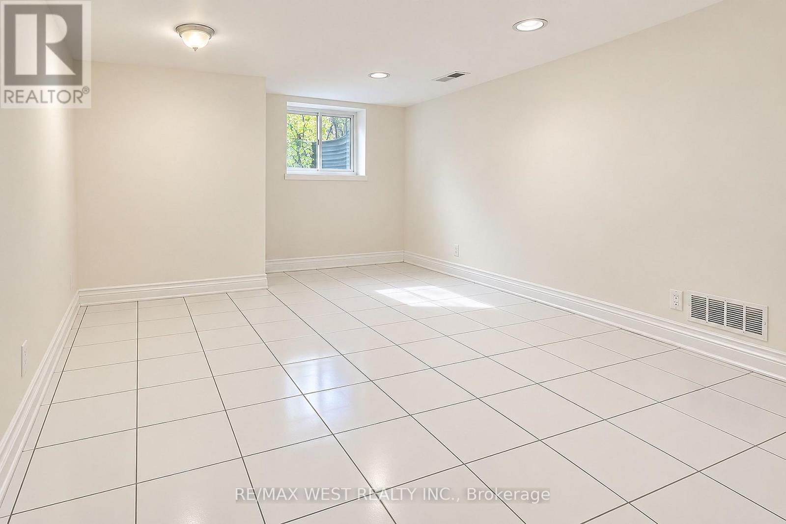 BSMT - 117 ROSEMOUNT AVENUE, Toronto (Weston) — photo 7