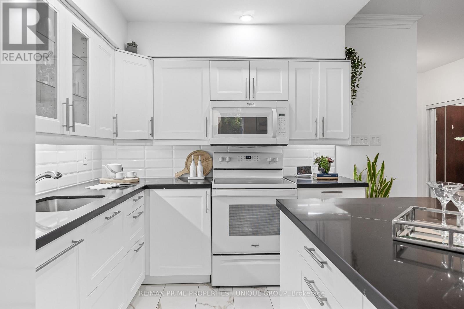 #202 2511 BLOOR STREET W - 24