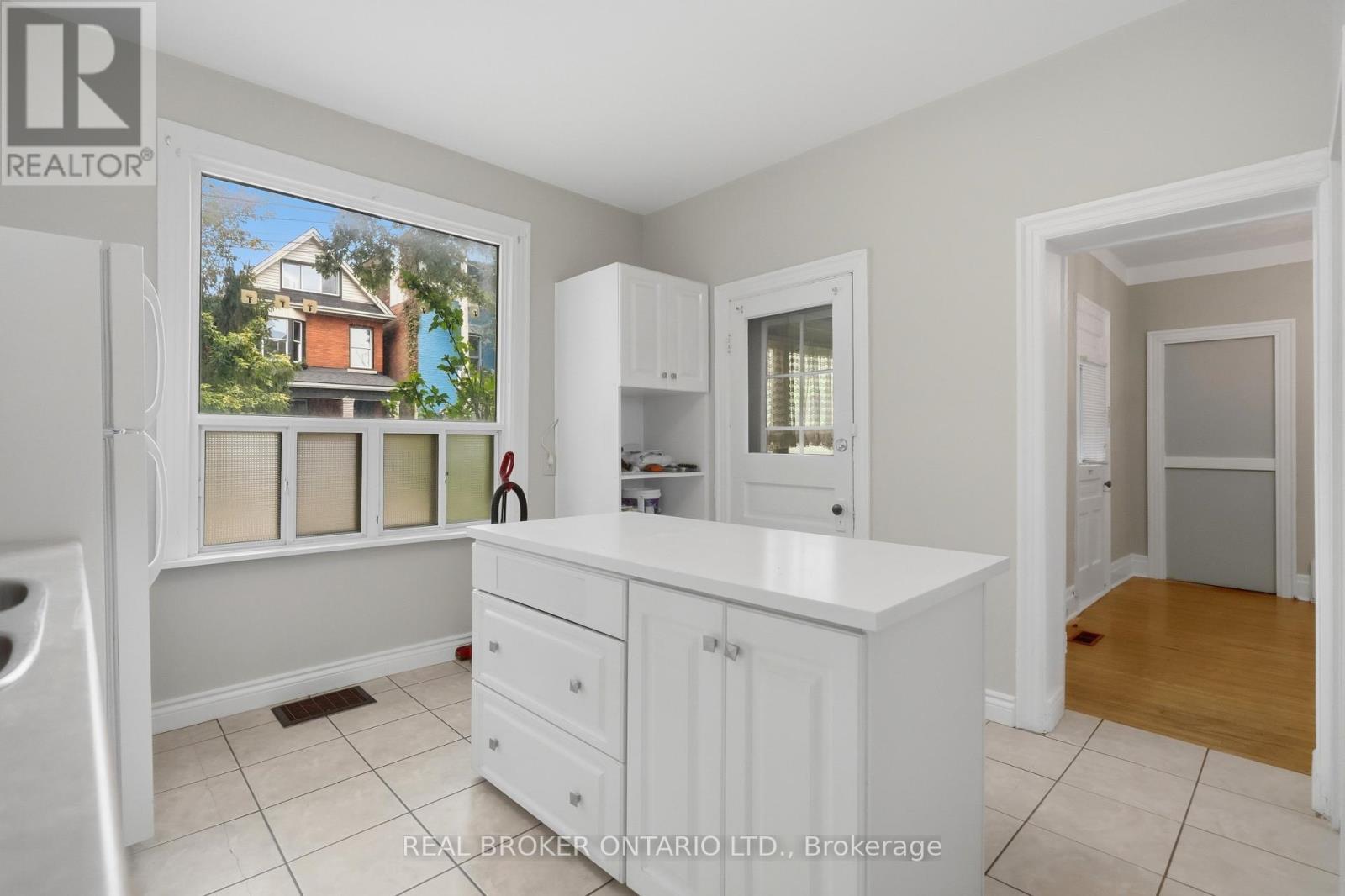 418 Main Street West — photo 18