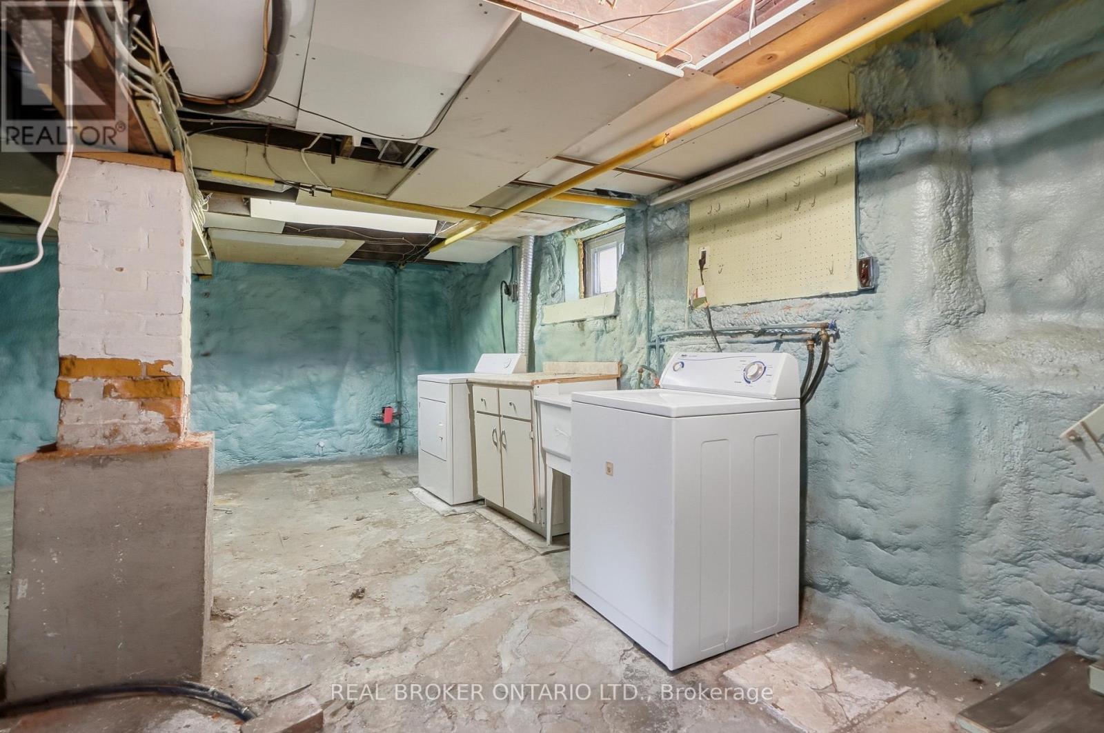 418 Main Street West — photo 40