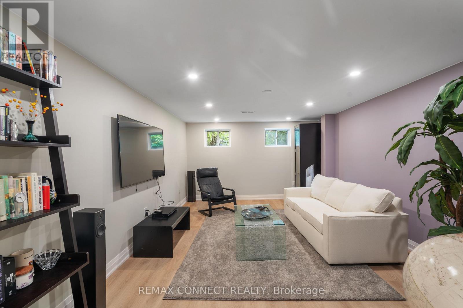 26 AVERDON CRESCENT - 23