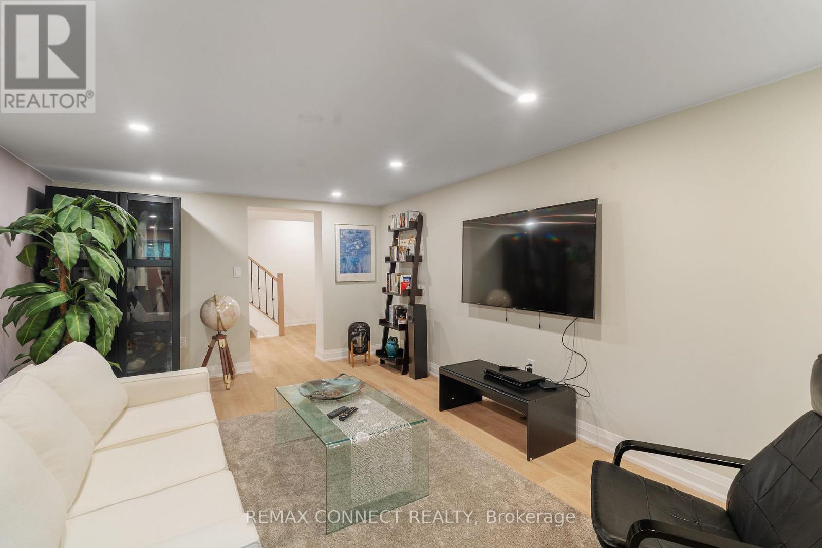 26 AVERDON CRESCENT - 24
