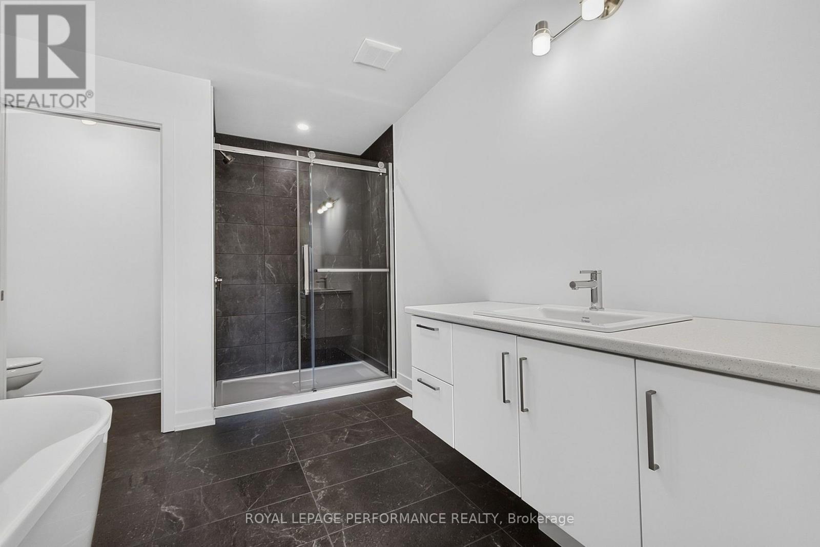 2412 GRAY CRESCENT - Image 19