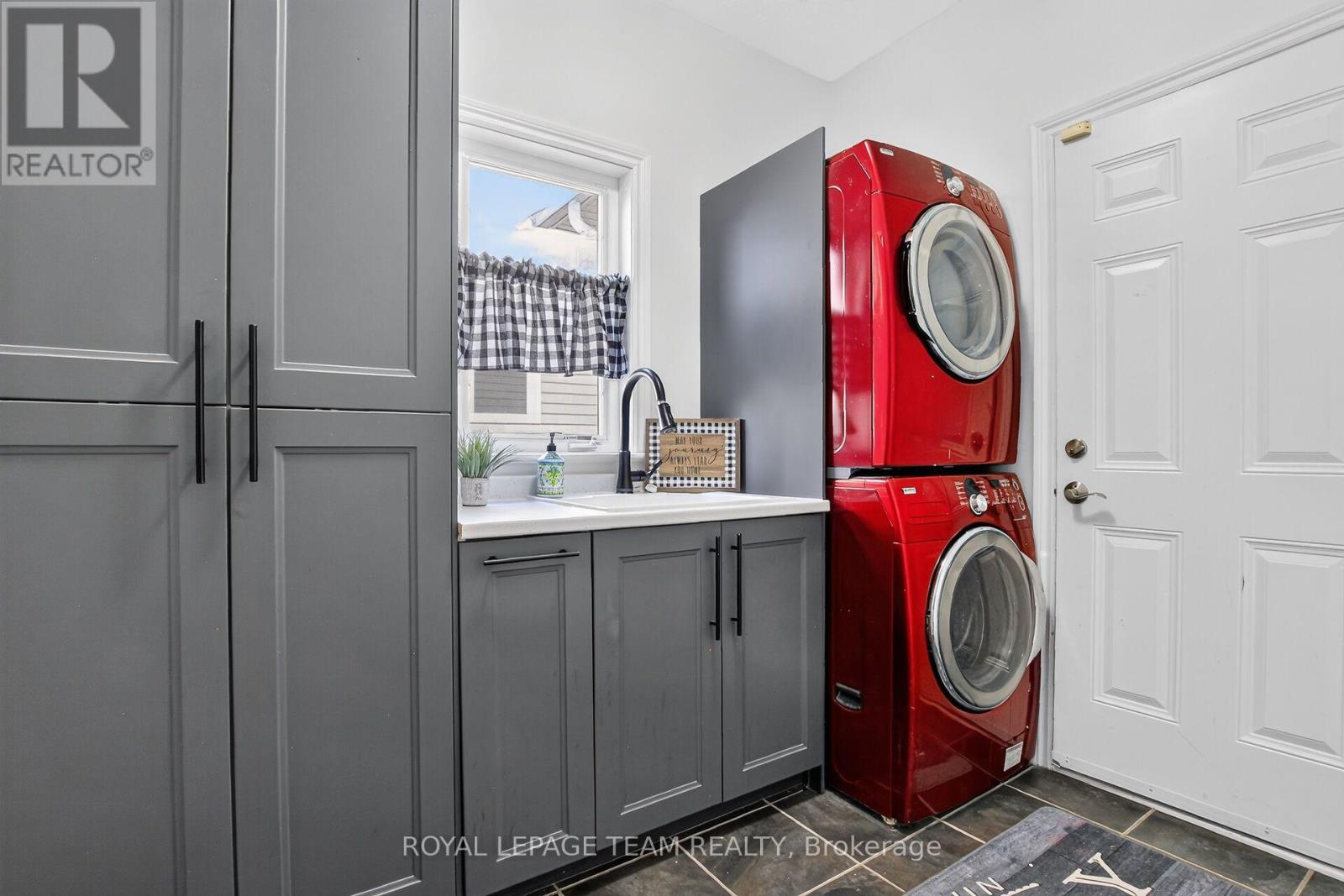 127 COYOTE CRESCENT - 26