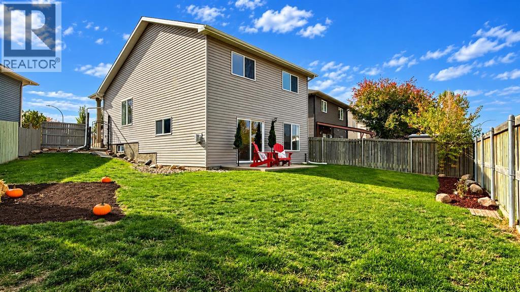 194 Peigan Court W - 3