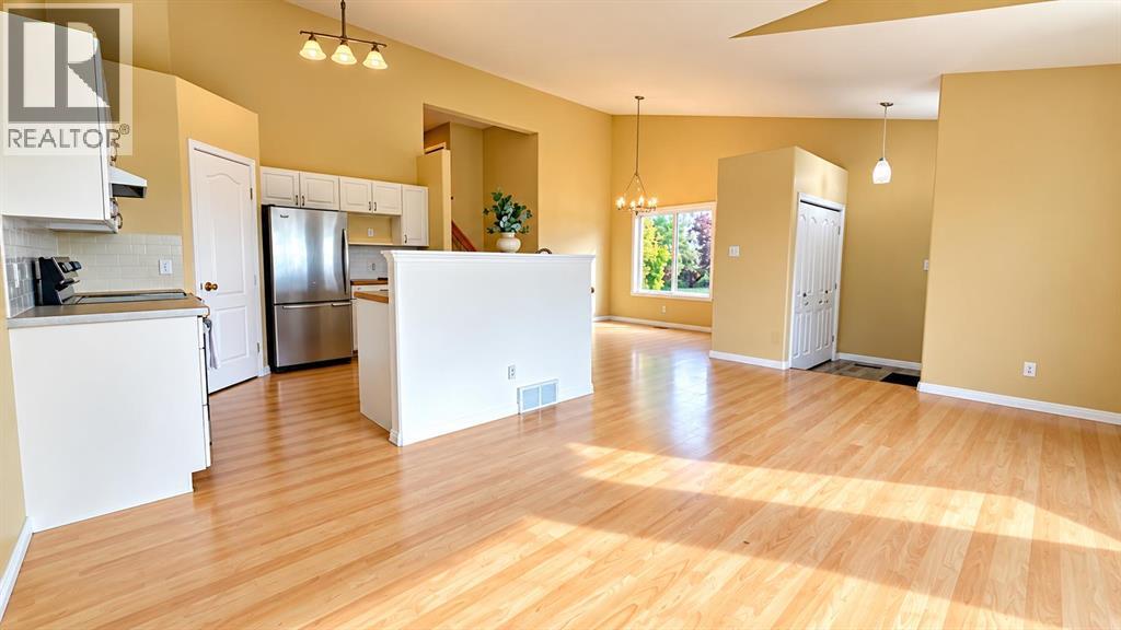 194 Peigan Court W - 5
