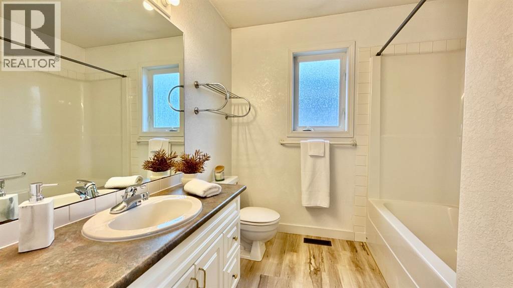 194 Peigan Court W - 20