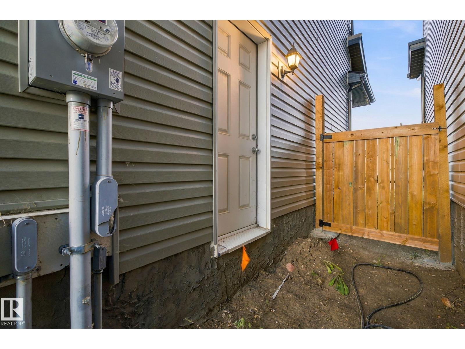 2214 54 ST SW - 47
