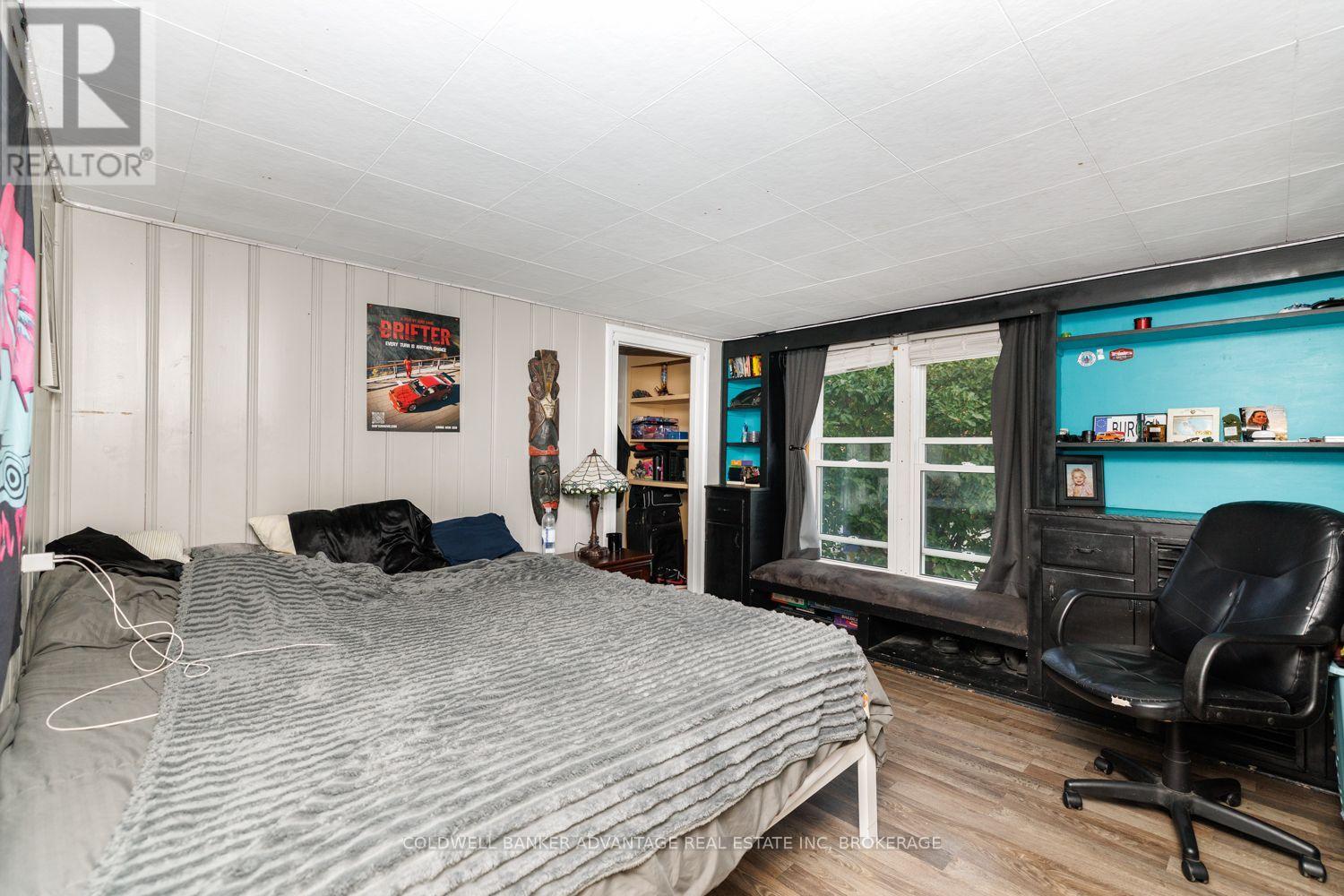 3695 HERSHEY STREET - 32
