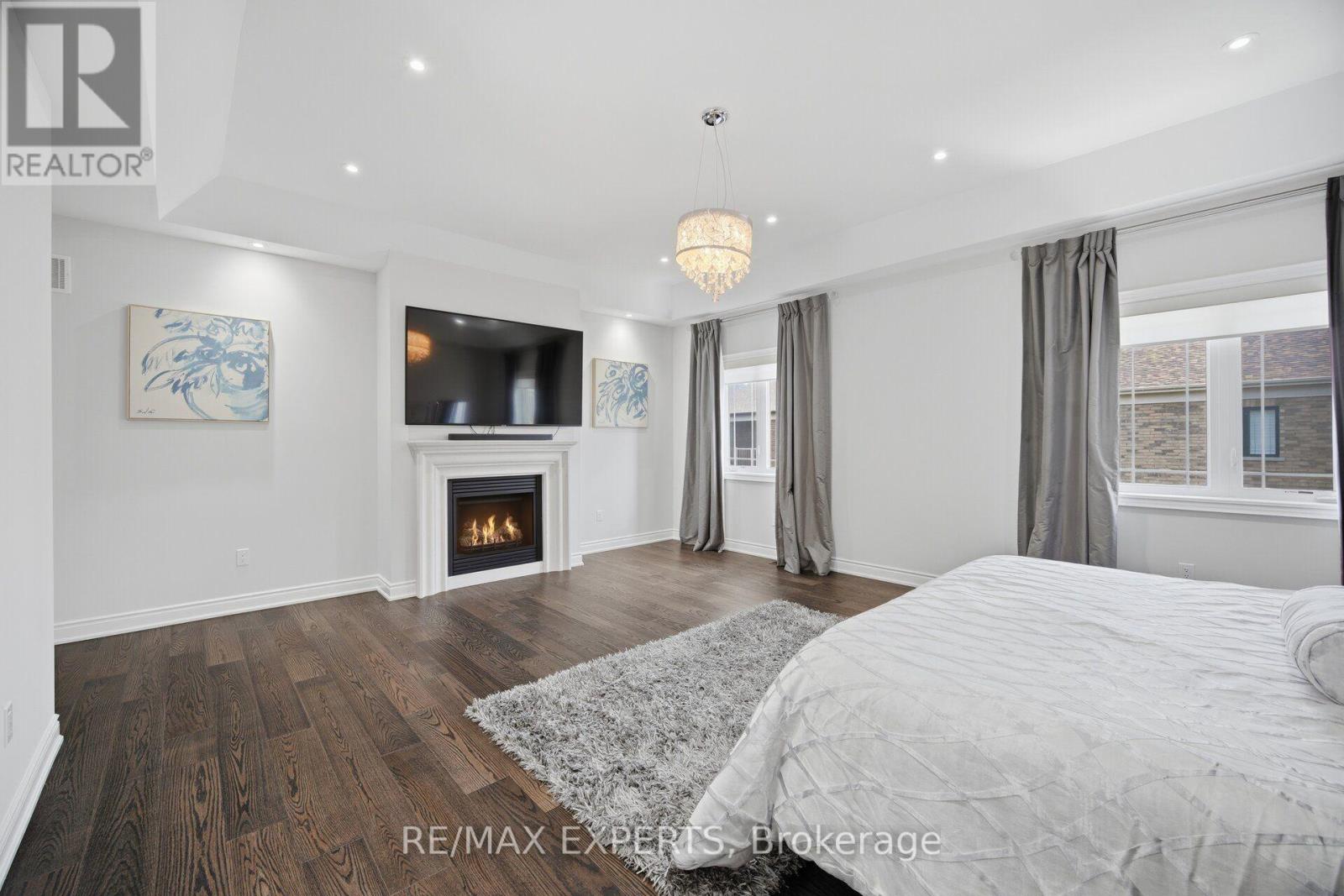 91 WOODGATE PINES DRIVE - 29