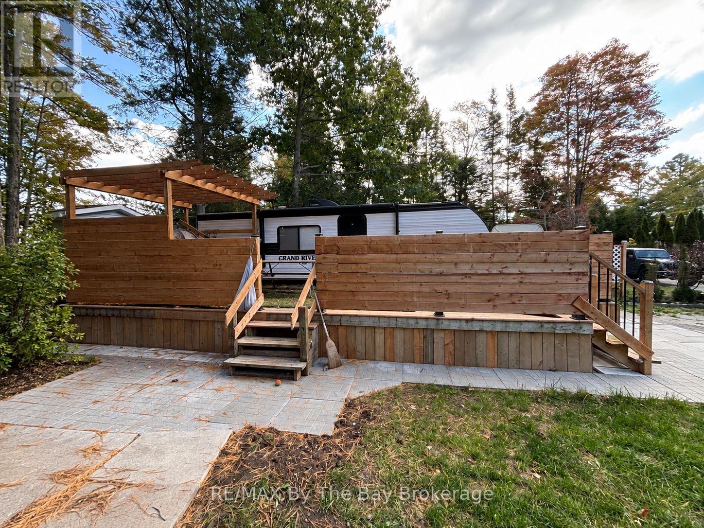 242 - 85 THEME PARK DRIVE, Wasaga Beach