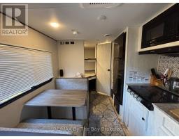 242 - 85 Theme Park Drive, Wasaga Beach, ON L9Z1X7 Photo 7