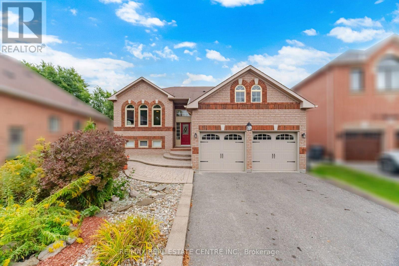 19 AMBERDALE COURT - 1