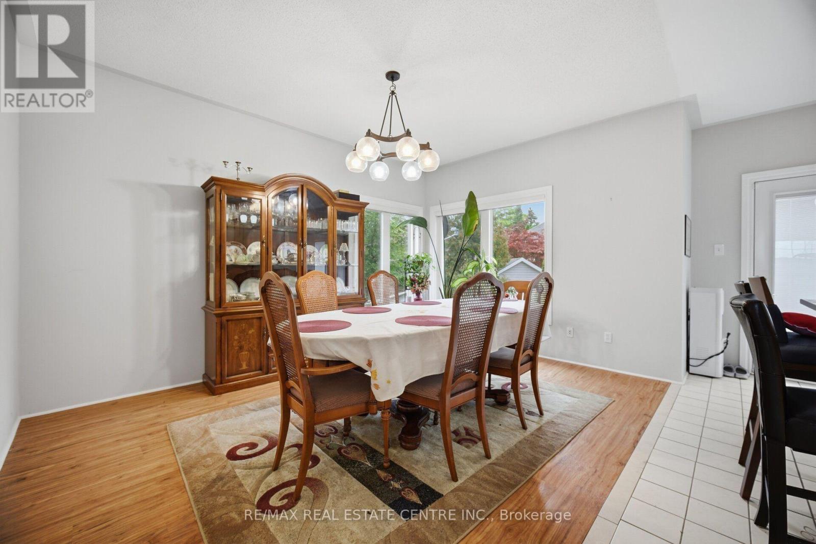 19 AMBERDALE COURT - 15