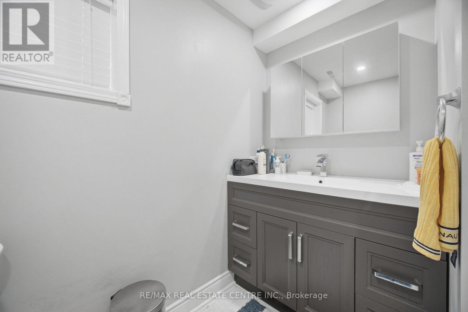 19 AMBERDALE COURT - 28