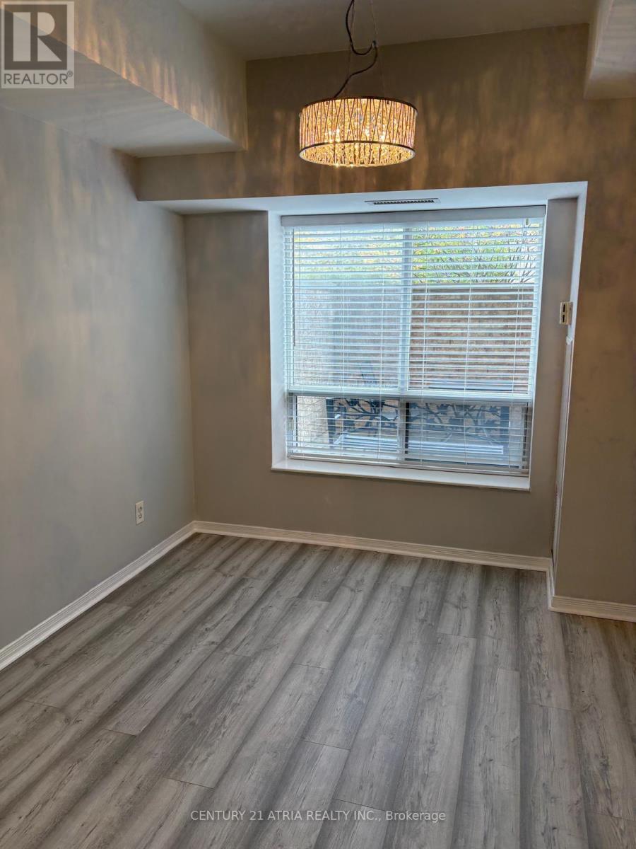 140 Bathurst Street — photo 4