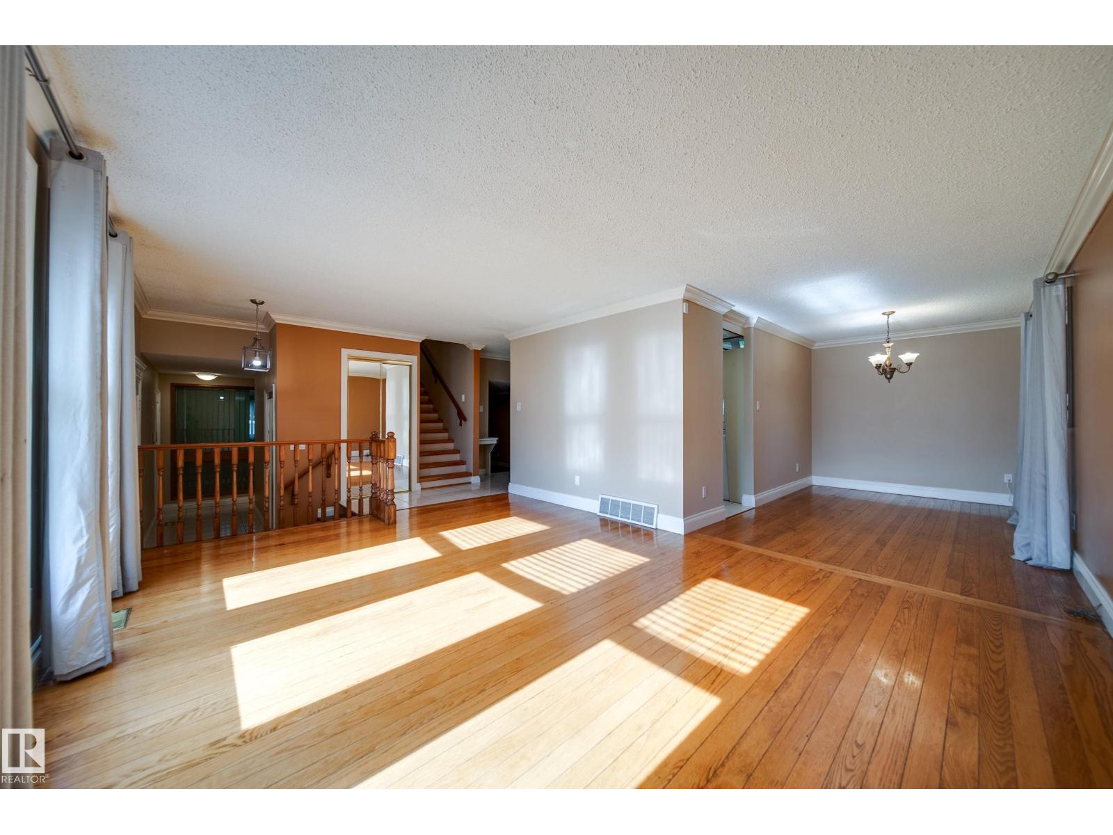 11720 158 AV NW - 9