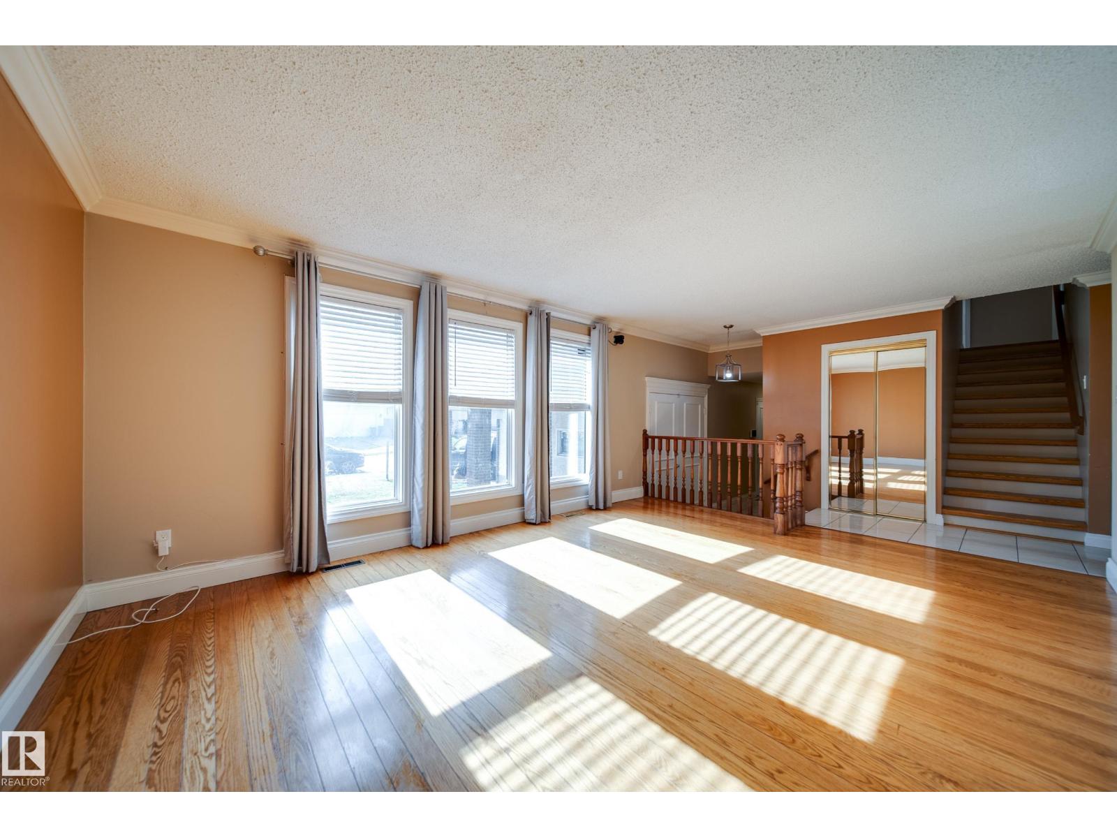 11720 158 AV NW - 10
