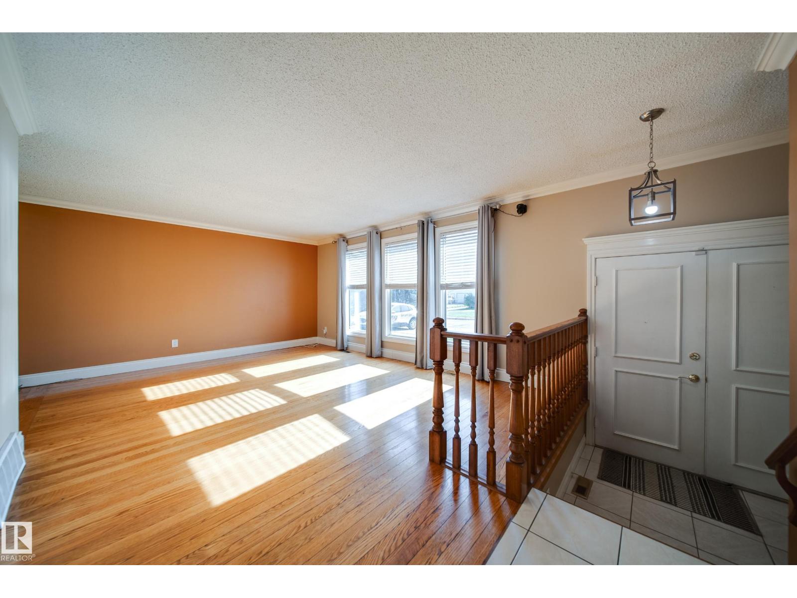 11720 158 AV NW - 11