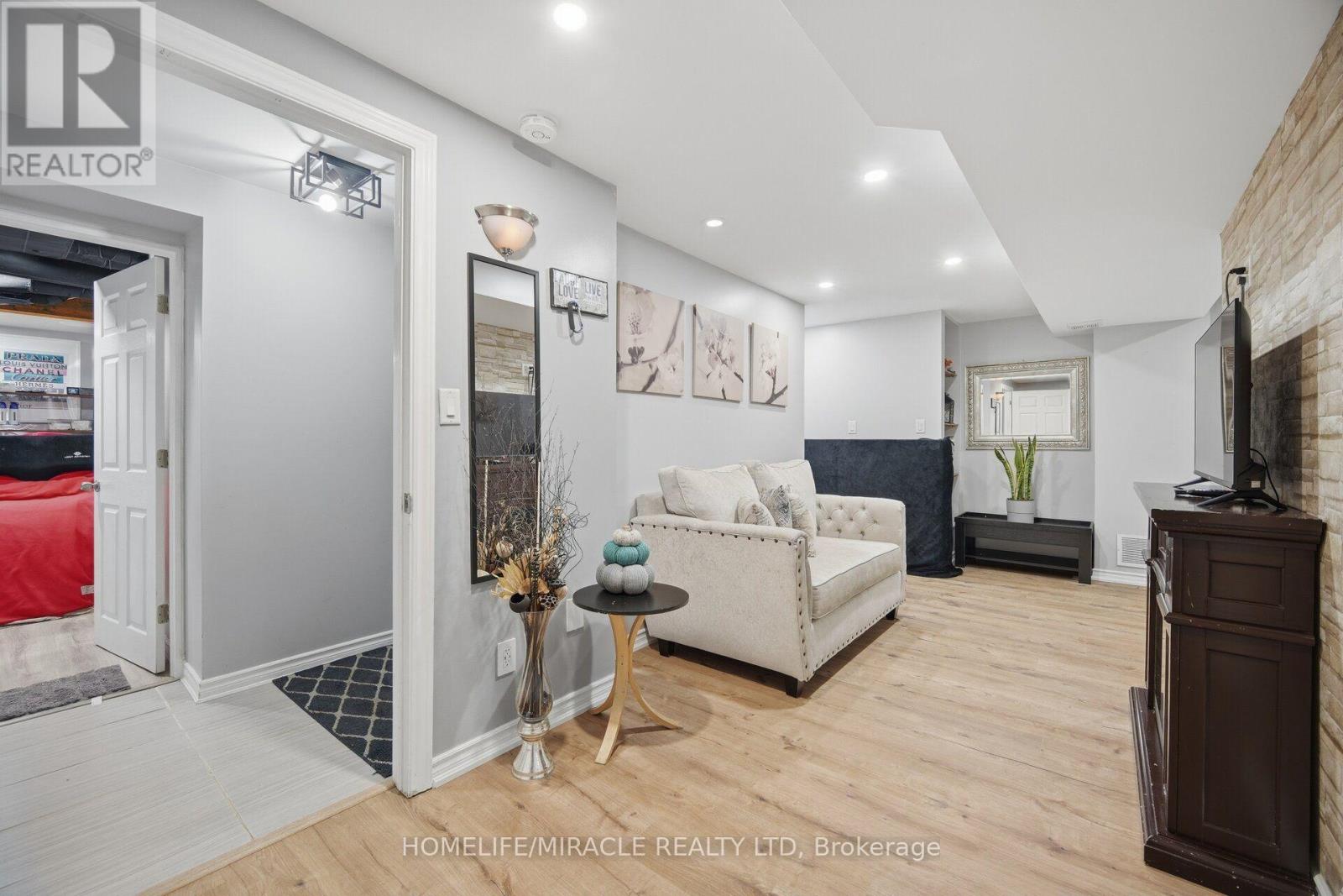 33 KLEMSCOTT ROAD - Image 32