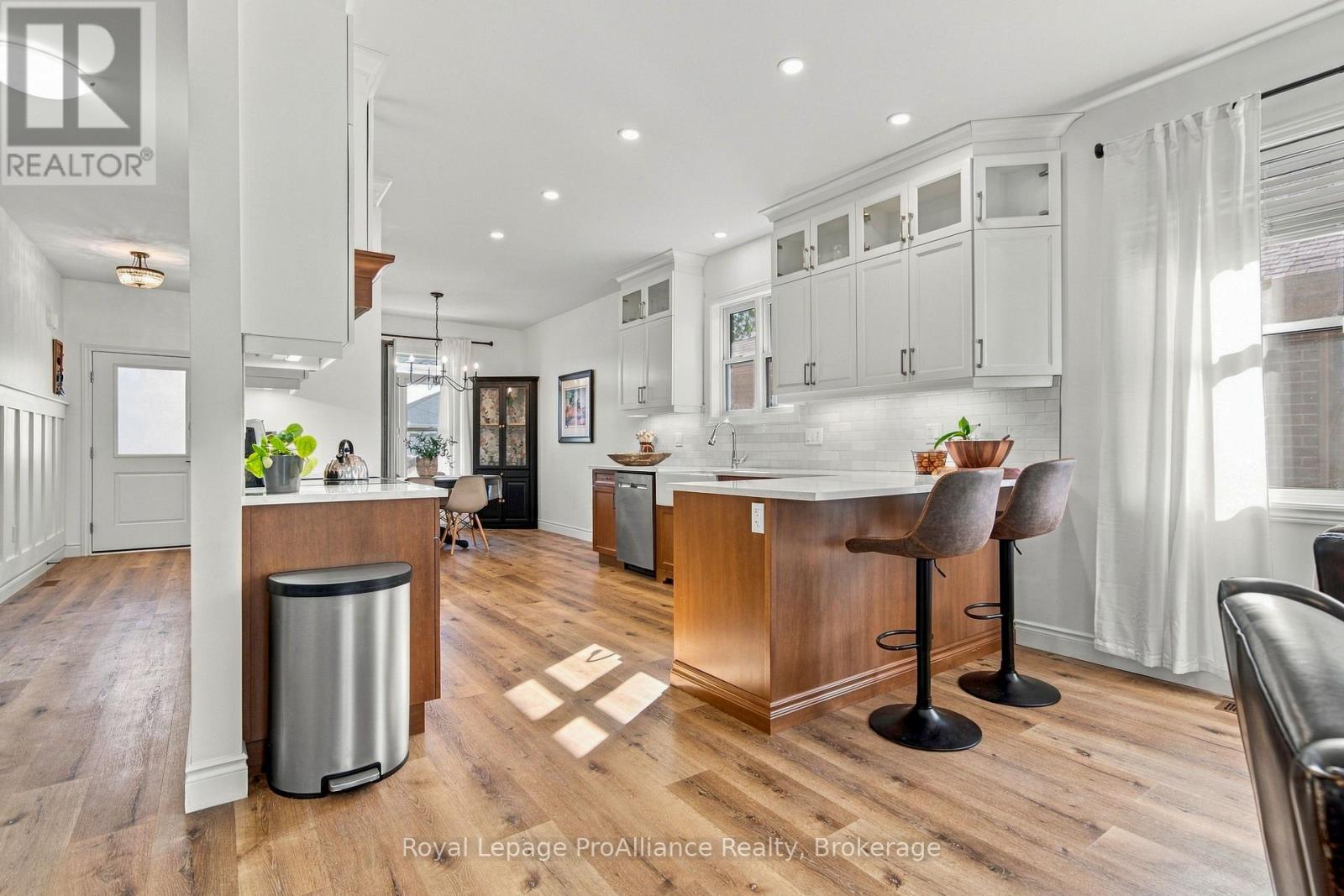 28 ABERDEEN STREET W - 22