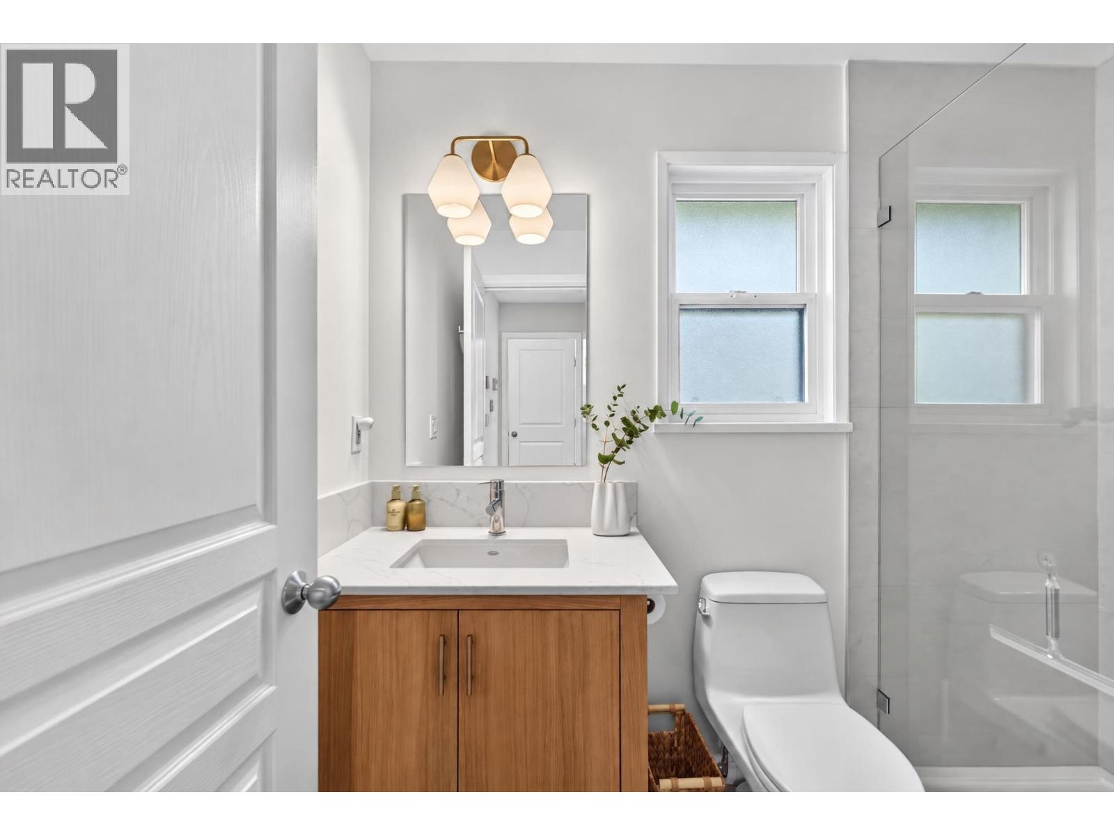 Photo of 135 E 43RD AVENUE 27
