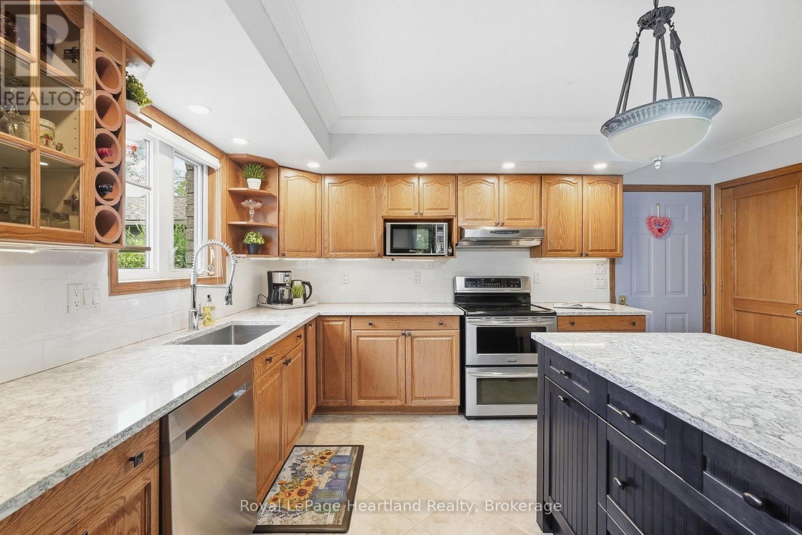 2044 ALMA STREET S - 33
