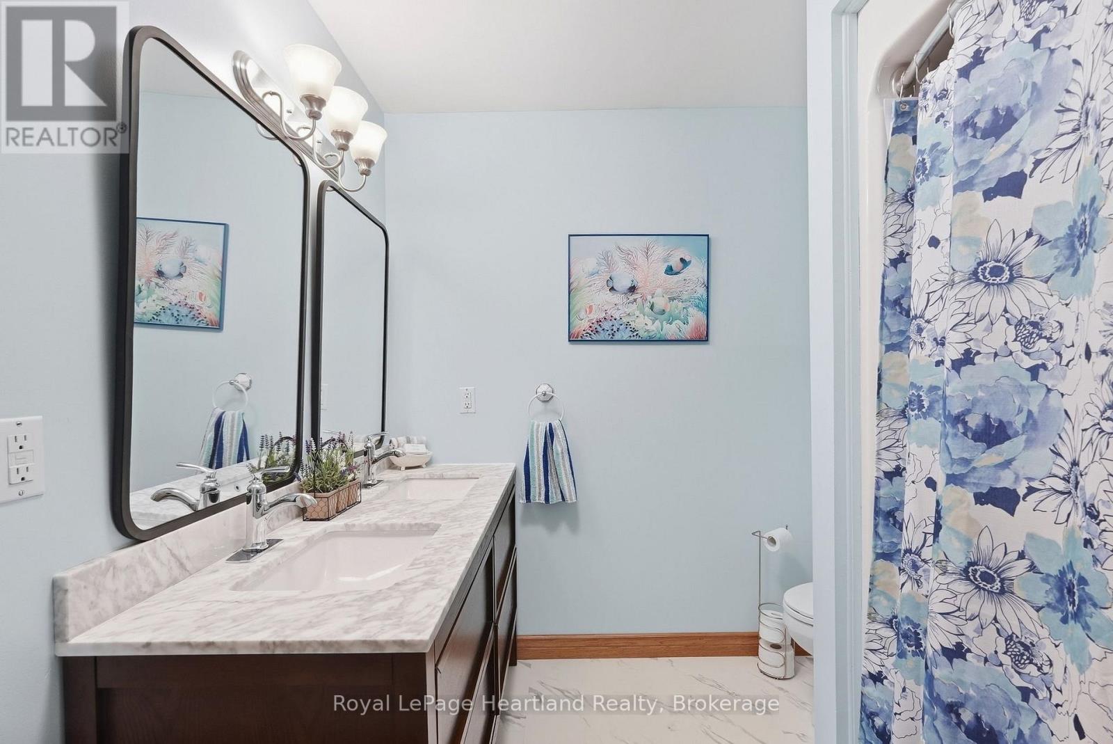 2044 Alma Street South — photo 42