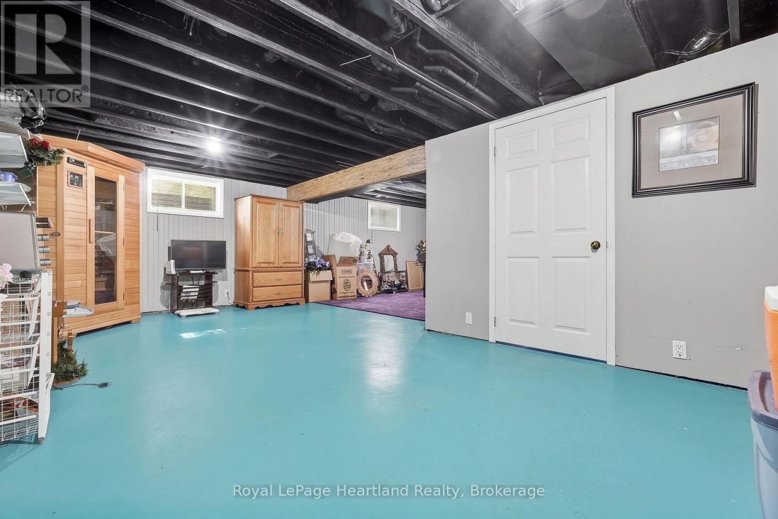 2044 Alma Street South — photo 46