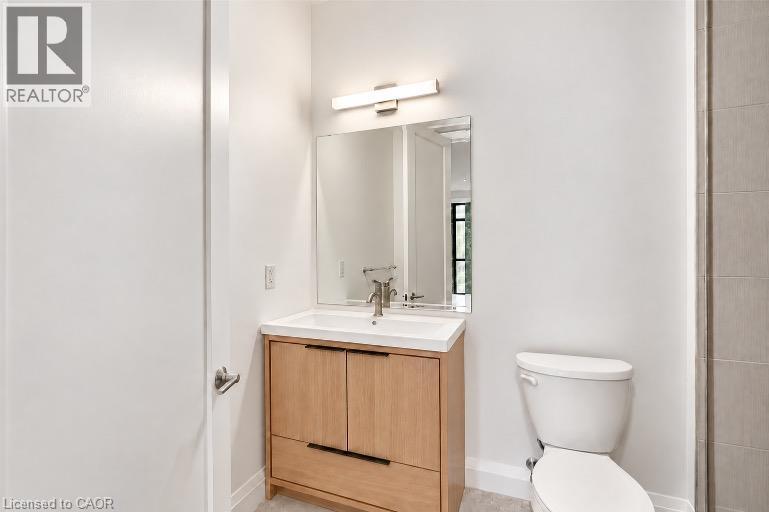 112 King Street East — photo 8