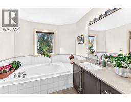 25 Discovery Ridge Hill Sw, Calgary, AB T3H4Y5 Photo 24