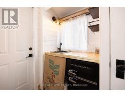 725 Indian Road, Toronto, ON M6P2E2 Photo 42