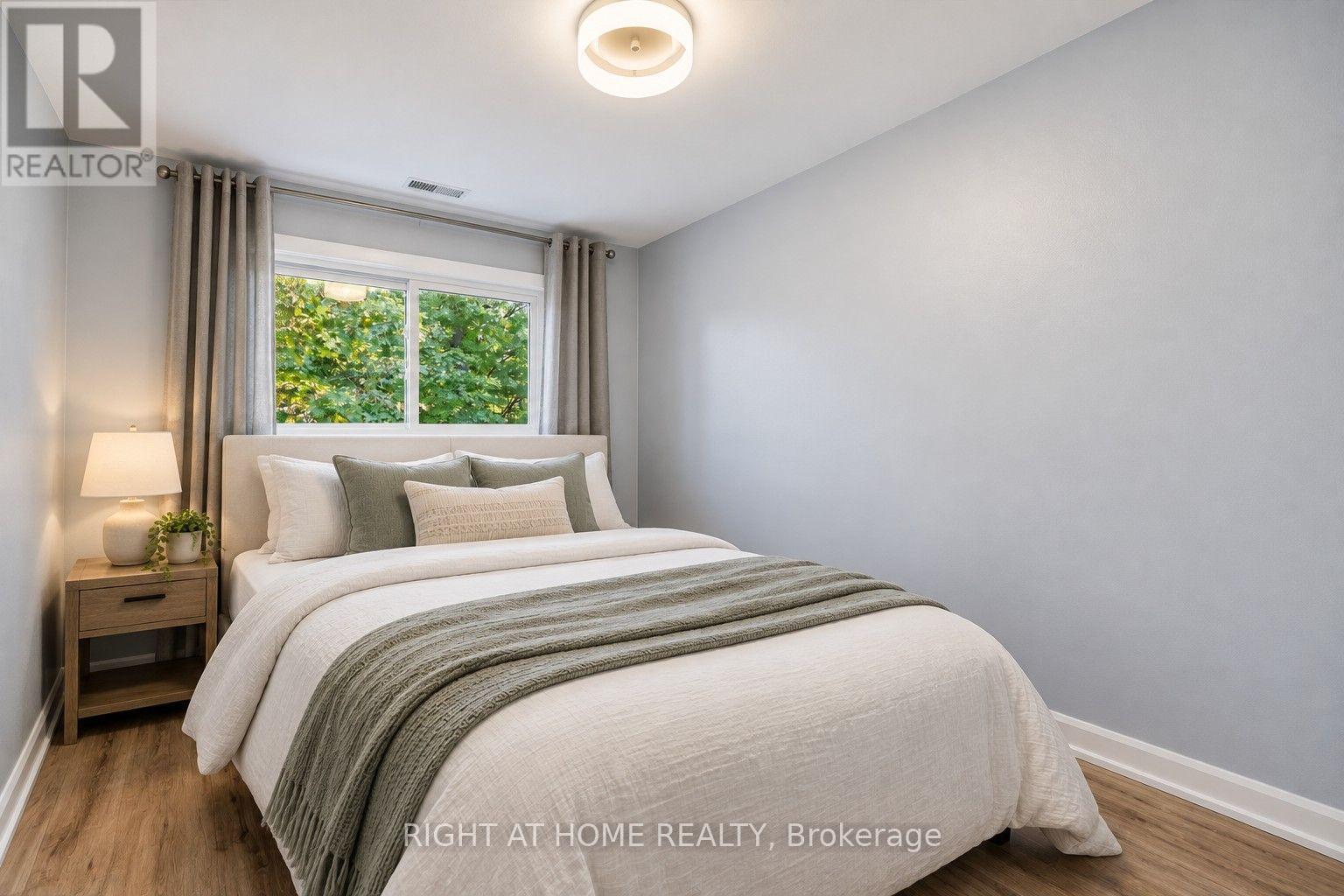 #159 2050 UPPER MIDDLE ROAD - 16