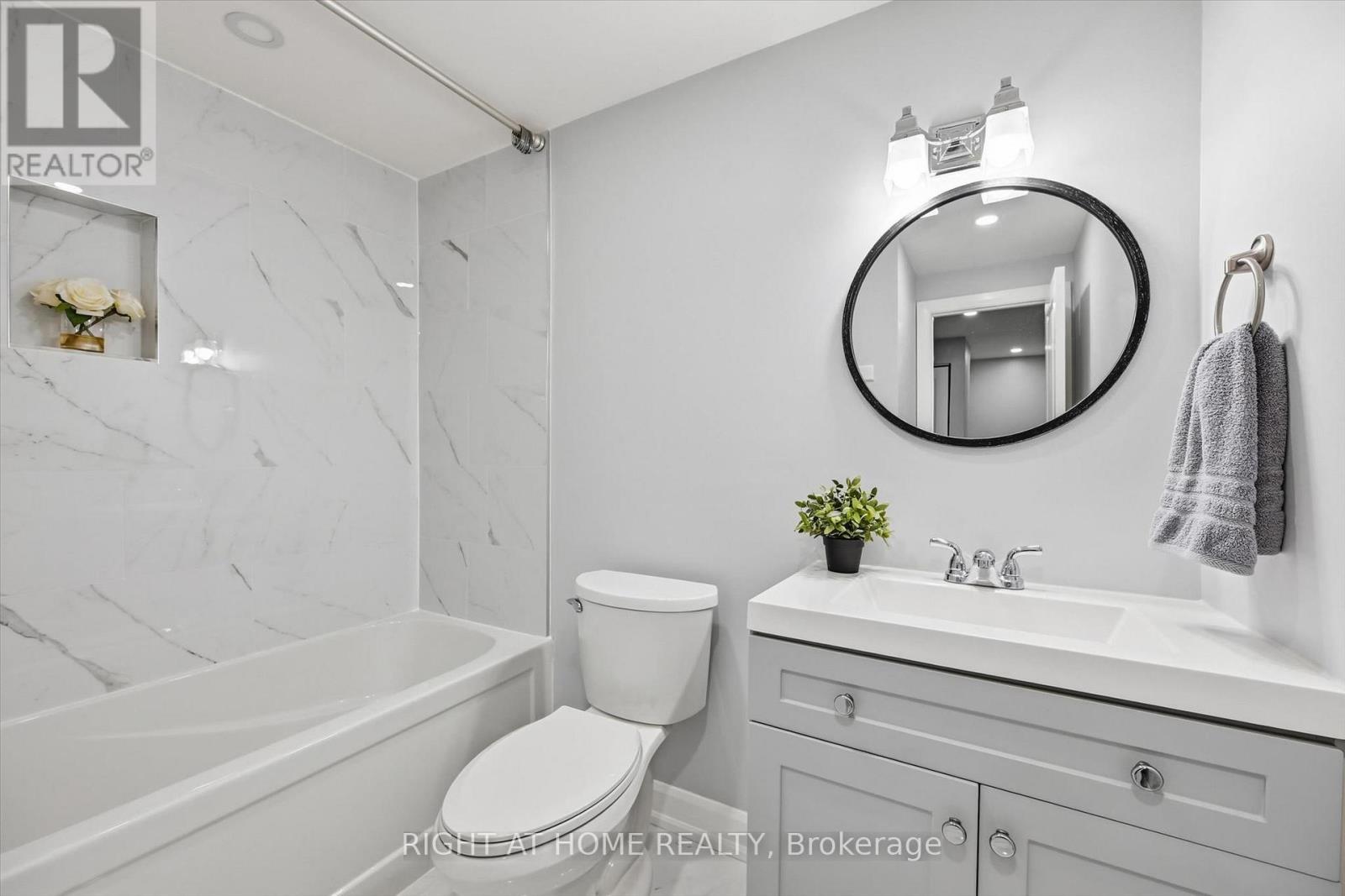 #159 2050 UPPER MIDDLE ROAD - 19