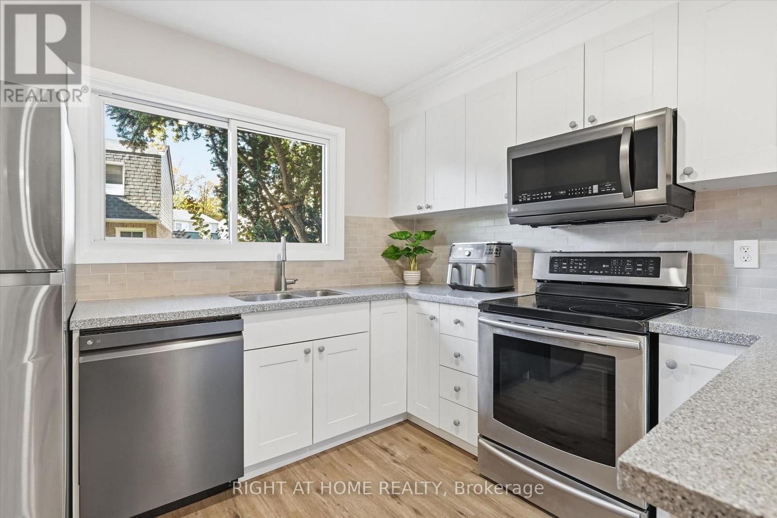 #159 2050 UPPER MIDDLE ROAD - 3