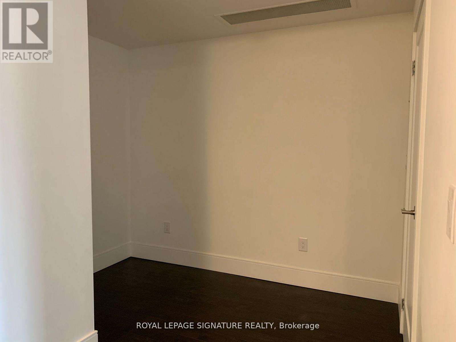 15 Prince Albert Boulevard — photo 14