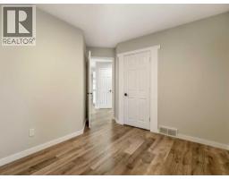 204 Mt Rundle Road W - photo 19