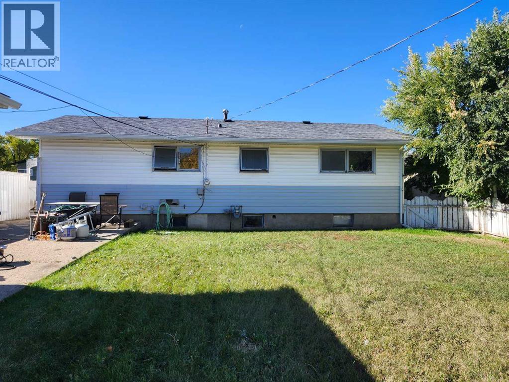 912 11 Street SE - 5