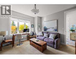688 Lowry's Rd, French Creek, BC V9P2N9 Photo 20