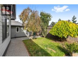 688 Lowry's Rd, French Creek, BC V9P2N9 Photo 29
