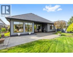 688 Lowry's Rd, French Creek, BC V9P2N9 Photo 24
